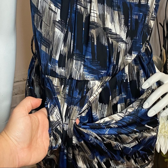 Lightweight Mini Dress with Deep Pockets - Picture 6 of 11